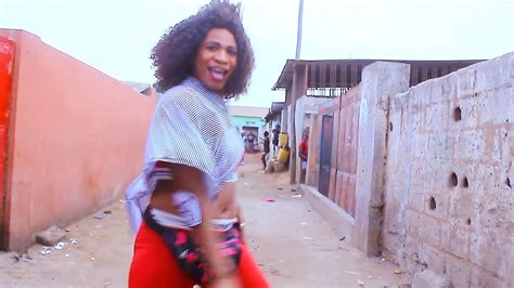 mulata bunda|Mulata capricha no boquete, fode gostoso e leva leite na boca!.